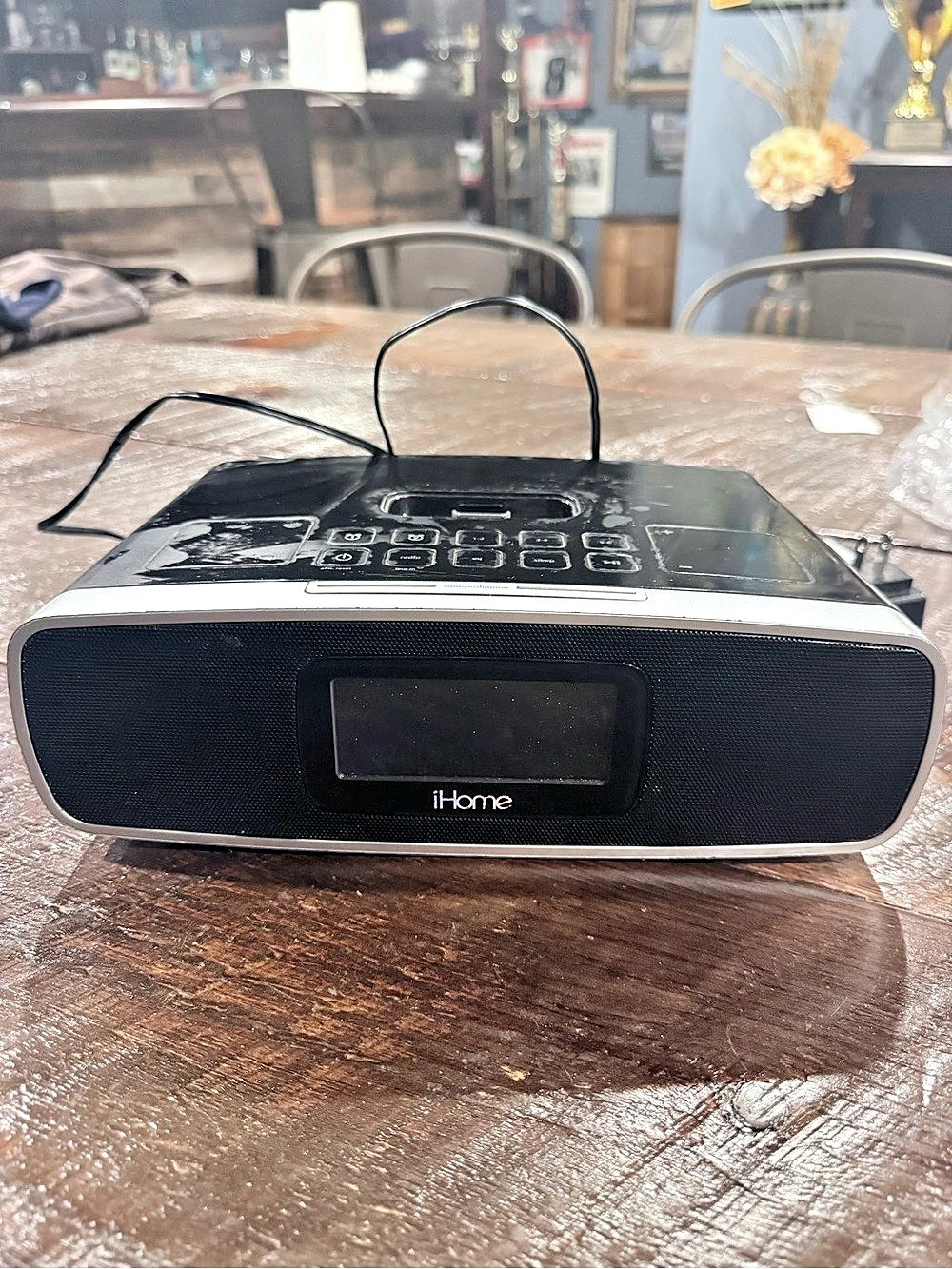 iHome iP90 Speaker Black Fair Condition